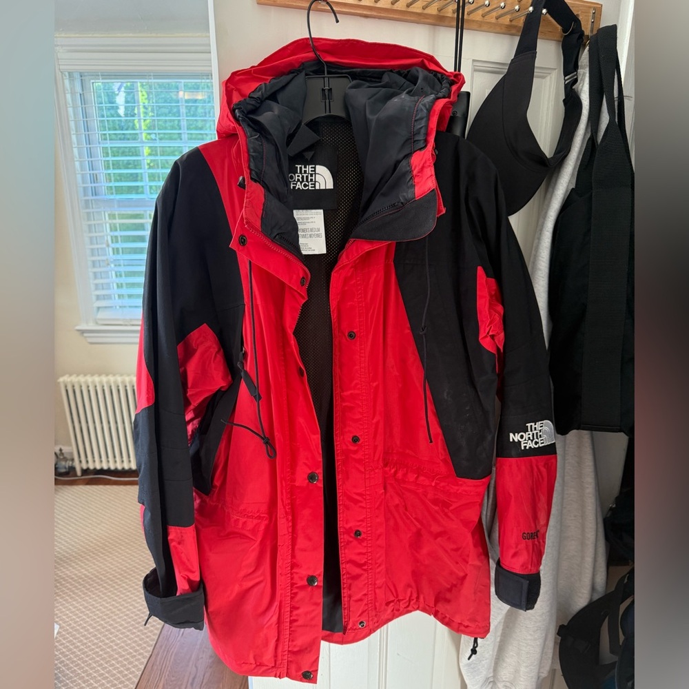 Woman’s The North Face Red and Black Gore-Tex Outdoor Jacket , shell y2k vintage